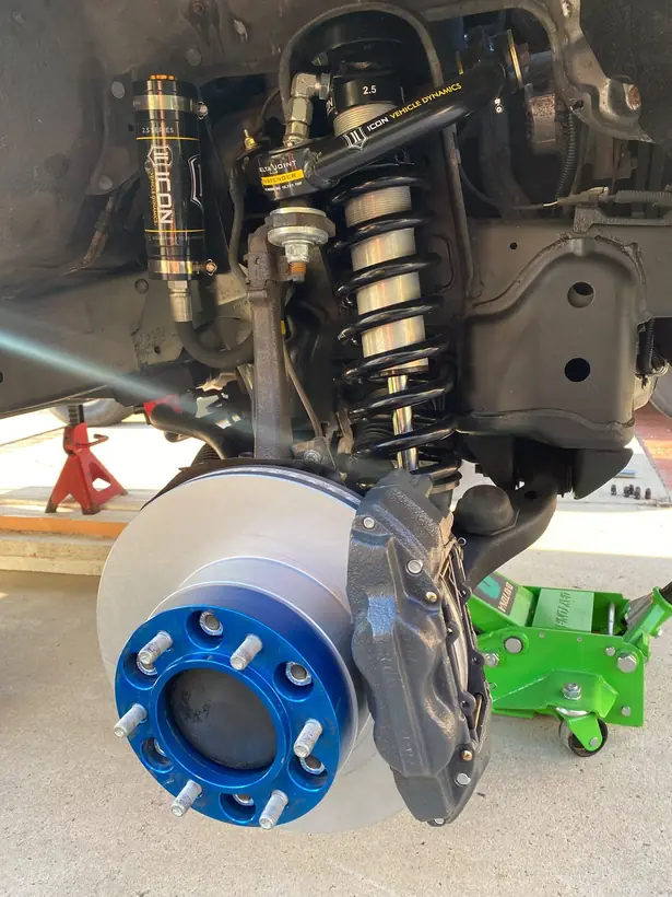 Long-travel suspension detail